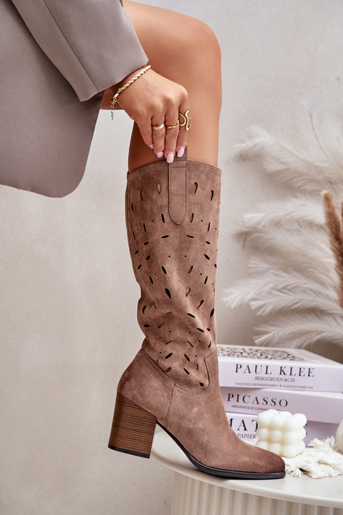 Eko Semišové Čižmy Na Opätku S Výrezovým Vzorom Tmavo Béžové Vinceza 58344