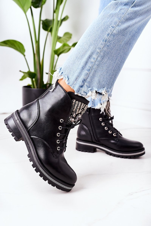 Izolované tašky s kubickými zirkónmi čiernou pozornosťou