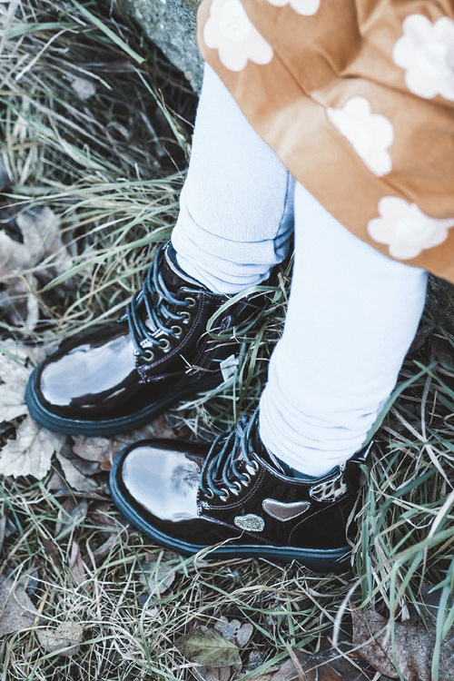 Detské topánky lastúry s dekoráciami Adete Burgundsko