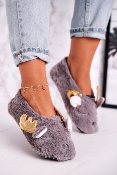 Vianočné izolované kožušinové šedé papcas rooky