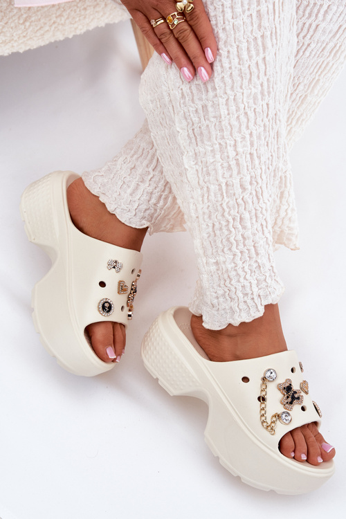 Pěnové dámske papuče na masívnej platforme so zlatými akcentmi ecru Ivoriel