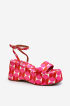 Vzorované sandále na platforme a klinčeku Fuksja Wiandia