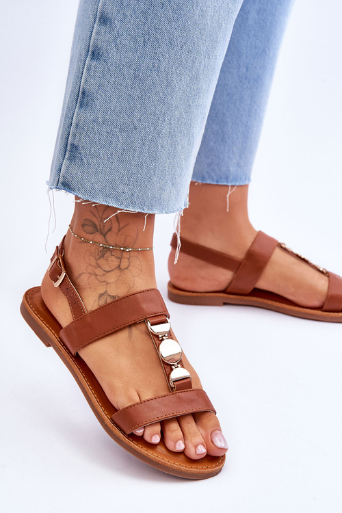 Dámske ploché sandále s dekoratívnym pásom hnedej bobúľ