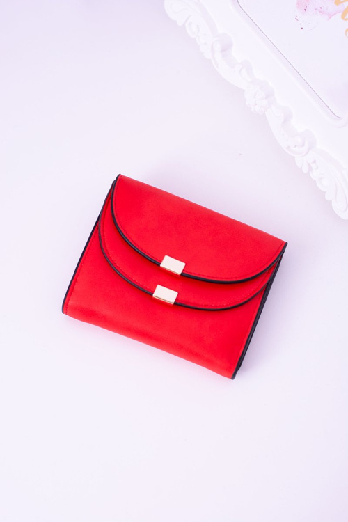 Malá dámská peněženka s červenou peněženkou