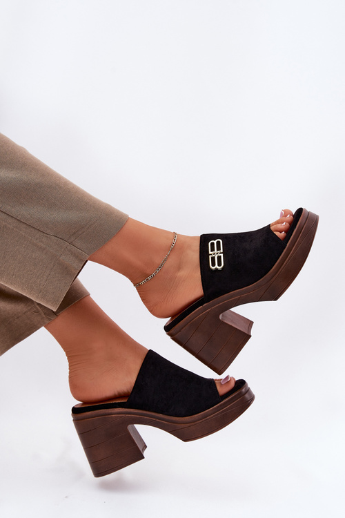 Dámske Sandále Na Masívnom Opätku So Zlatým Detailom Vinceza 17400 Čierne