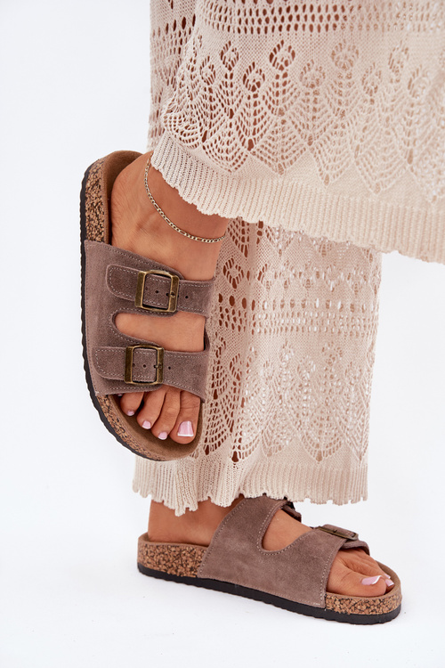 Semišové Pantofle Na Korekém Podpatku S Přezkami Tmavě Béžové Tavira