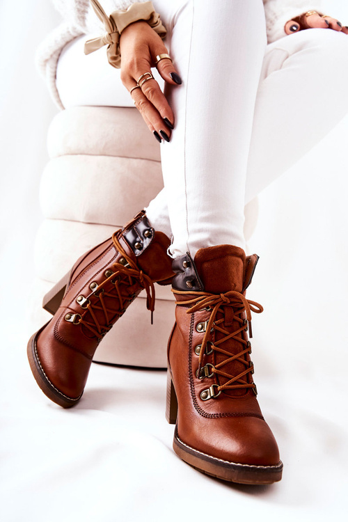 Boty na jehlovém podpatku Izolované Camel Charmmis