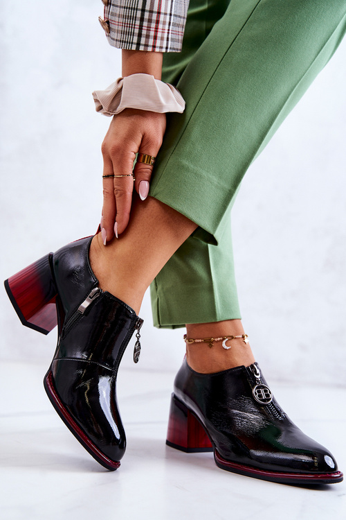 Maľované módne topánky na čiernej a červenej post Lorene