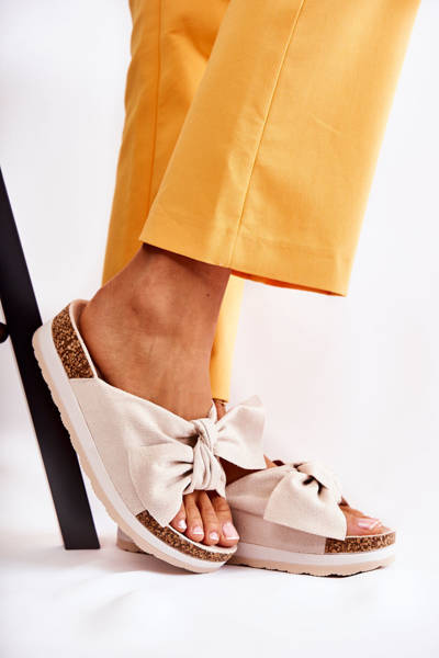 Papuče na tak pohodlnej béžovej platforme