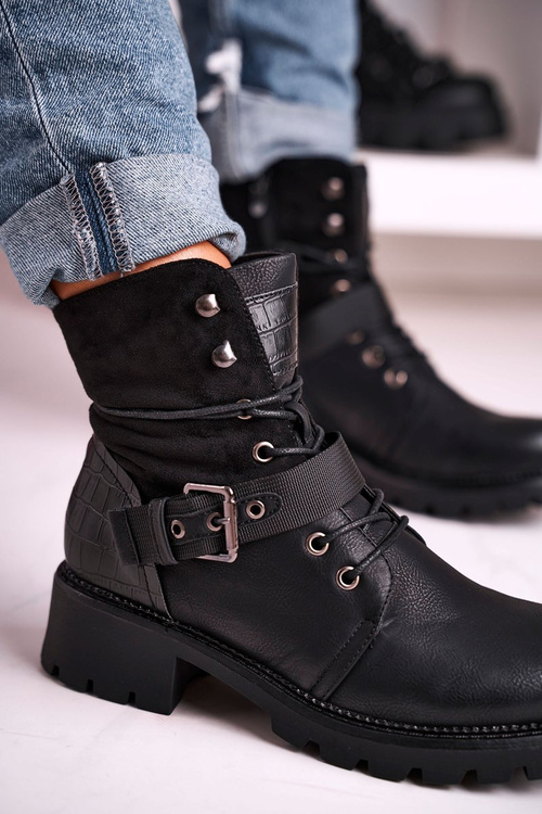 Ženy izolované čierne silné pracovníci