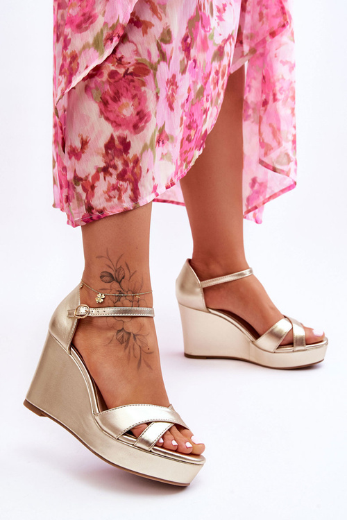 Klasické kožené sandály na klínu zlato Givana