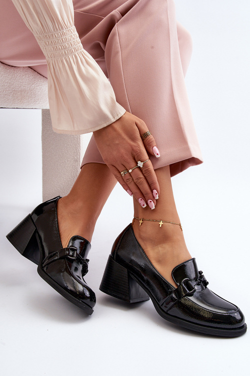 Čierne lakové topánky na vysokom opätku Nireva