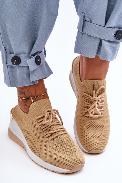 Materiál sa vysúva športové topánky na klinoch béžovej visconti