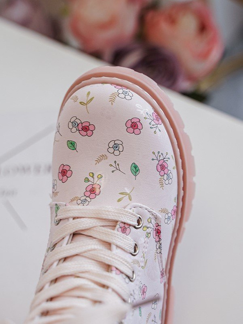 Izolované detské topánky pre ružový posúvač dolida