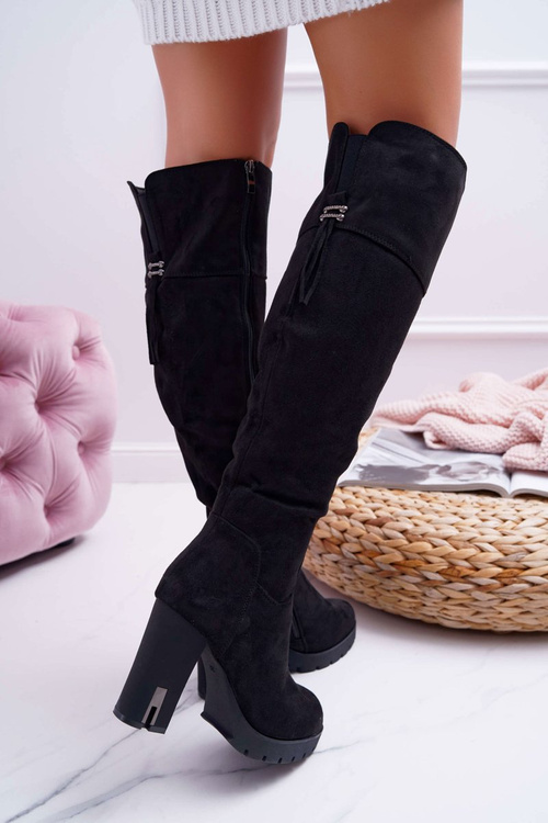 Dámske topánky na stĺpom izolovanom Velkor