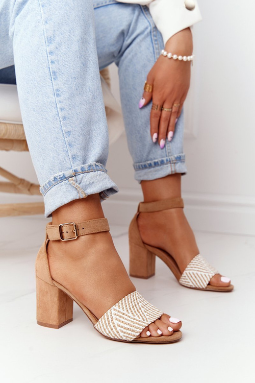 Sandále s vrkôt na svetle -šnúru v svadobnej ceste