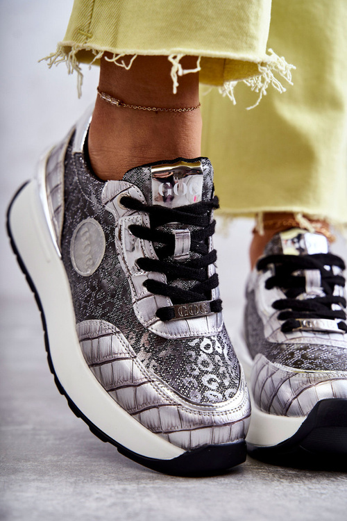 Dámske športové topánky na striebre Goe KK2N4083