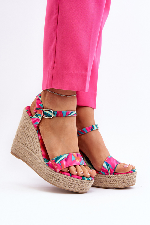 Vzorované sandále na klinčeku z prútia Fuksia Anihazra