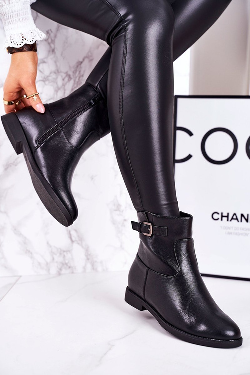 Izolované topánky žien s čiernou polovicou pracky