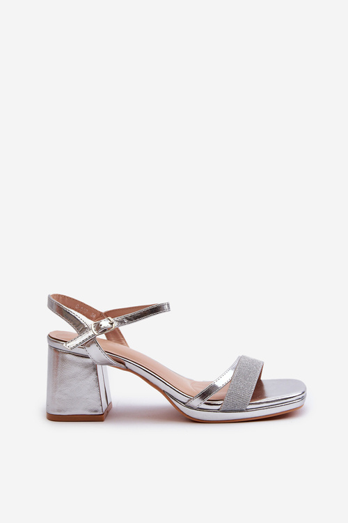 Dámské sandály na podpatku s lesklým páskem stříbrné Tessata