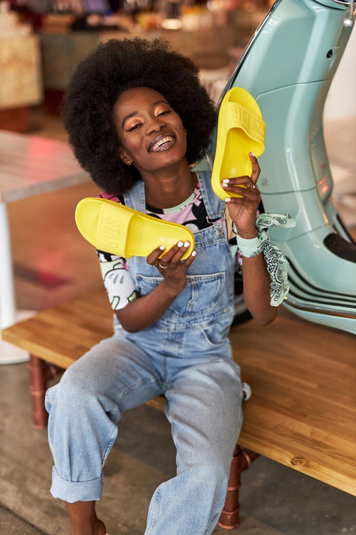 Dámska veľká hviezda HH274A040 Dámske papuče žlté