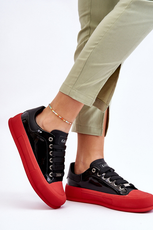 Dámske lakované tenisky na čiernej a červenej platforme Goe LL2N4021