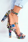 Dámske sandále na stĺpe farebného hadového figara