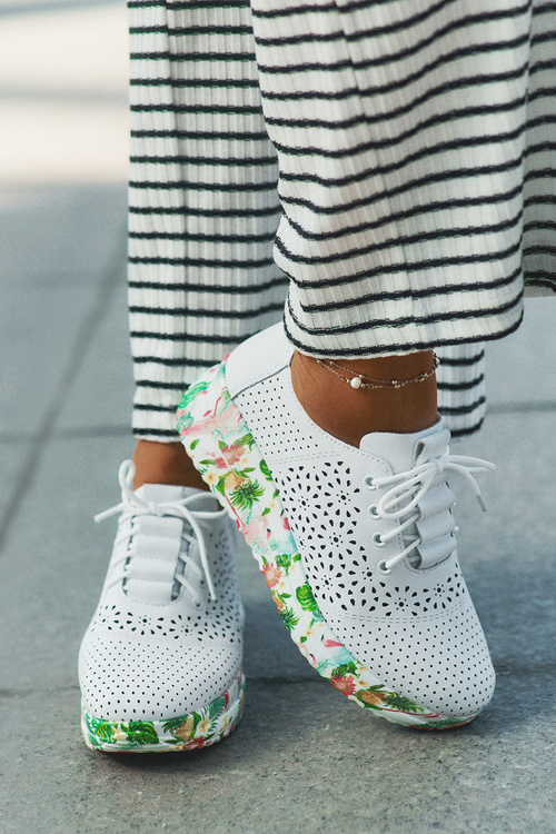 Kožené Dierkované Poltopánky Dámske Na Klíne Artiker 56C1532 Biele