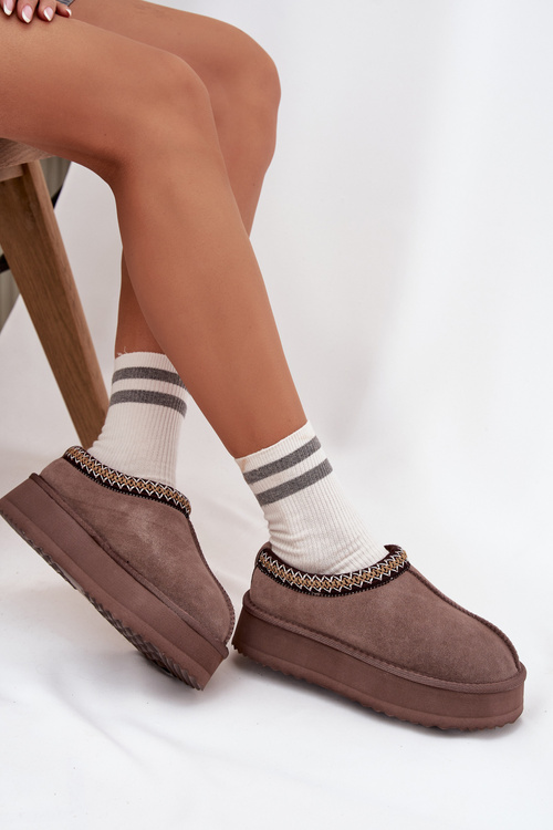 Nízké semišové sněhule pro ženy s výšivkou na platformě Vinceza 97960 hnědé