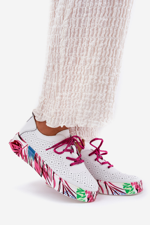 Dámske Kožené Sneakersy Na Vzorovanej Platforme Vinceza 88017 Biele