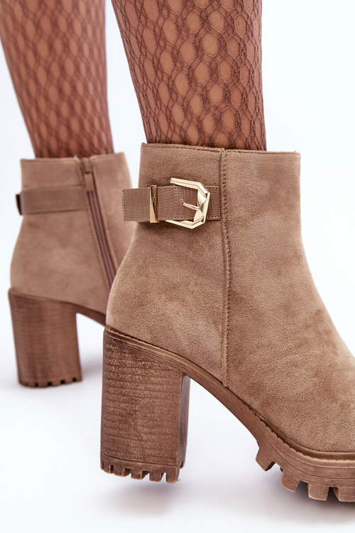 Ženské semišové topánky na Post s dekoráciou béžová menoria