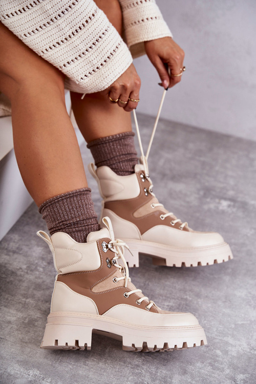 Izolované topánky béžové hnedé osadenie