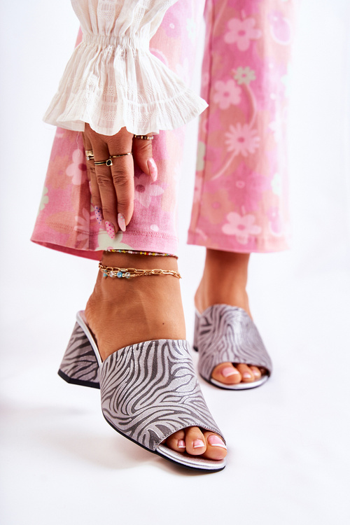 Kožené dámské pantofle na vysokém podpatku Zebra šedá Nessita