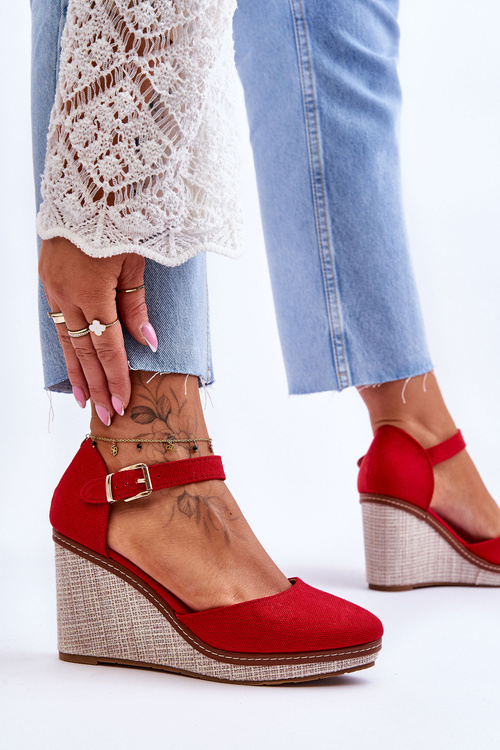 Dámské klasické sandály na klínu Červené Malani