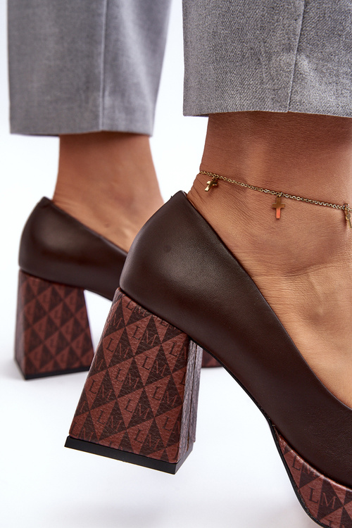 Kožené čerpadlá na hnedom stĺpiku Laura Messi 259/236-820