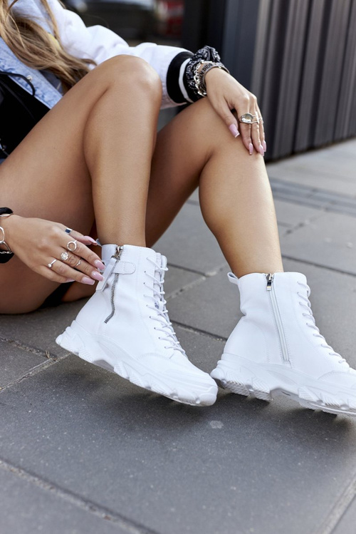 Dámské Kožené Boty Trappery GOE II2N4032 Bílé