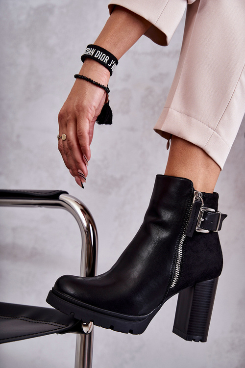 Kožené vysoké podpätky s dekoratívnou hradnou čiernou rositou