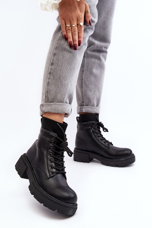 Ženské topánky s čiernymi ponožkami Rivella