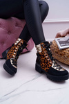 Dámske ploché podpätky v pohybe na leopardovej tlači