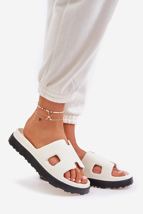 Pěnové Šlapky S Výrezmi Biele Neladith