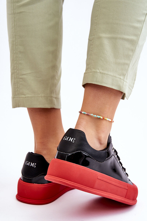 Dámske lakované tenisky na čiernej a červenej platforme Goe LL2N4021