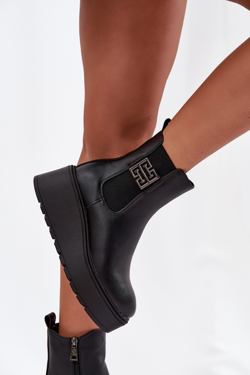 Zateplené dámské kotníkové boty na platformě s ozdobným detailem Vinceza 58551 Černé