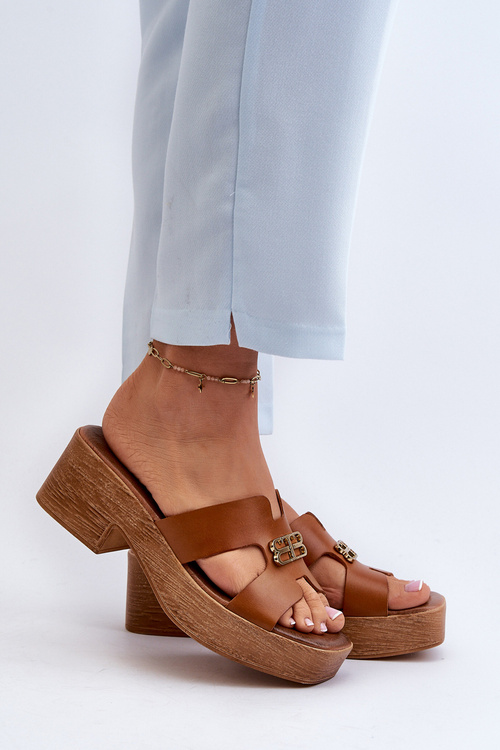 Zazoo 40412 Kožené elegantné dámske žabky so zlatým ozdobením hnedé