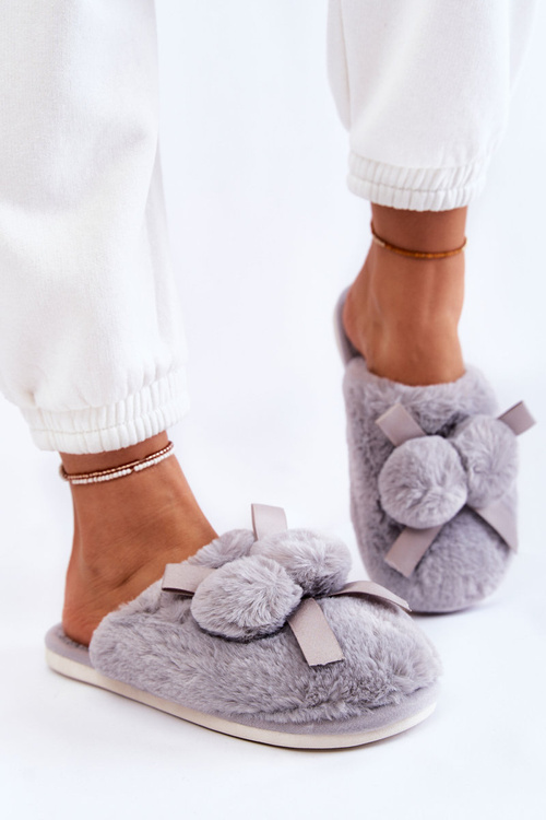 Dámske kožušiny papaci s šedými castello pompoms