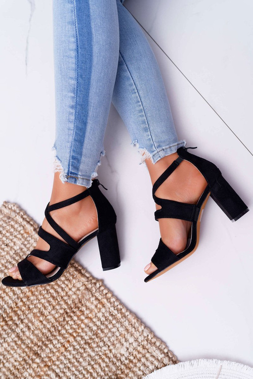 Dámske sandále na čiernom lemilia semišovom poste