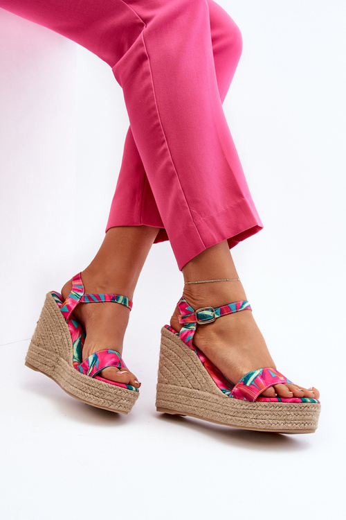 Vzorované sandále na klinčeku z prútia Fuksia Anihazra