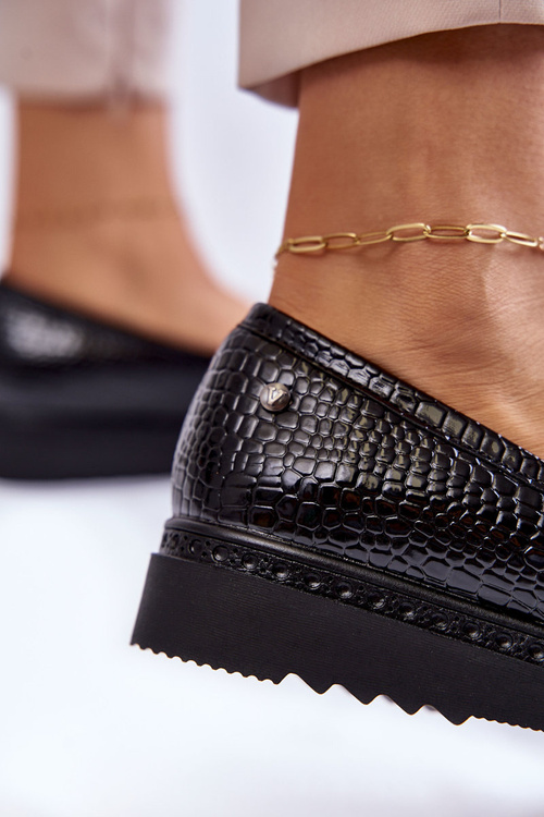 Maľované vzorky krokodílových mokasov na čiernej platforme Diane