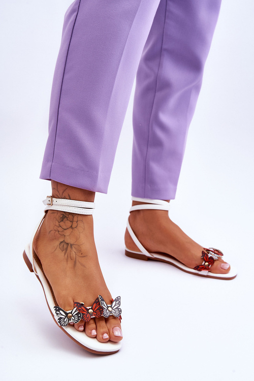 Dámske sandále s dekoratívnymi motýľmi biela Jeane