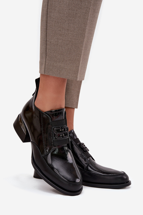 Lakované kožené dámske poltopánky na nízkom opätku s ozdobným detailom Vinceza 91161 Čierne