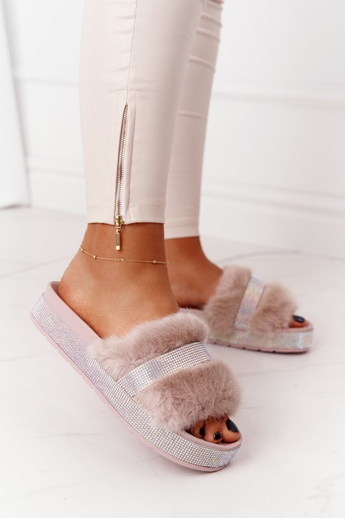 Papuče na plošine s kožušinami a zirkónmi béžový dojem